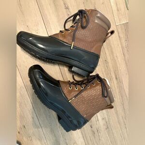 Michael Kors leather rubber sole lace up women’s winter ankle boots.  7 unworn